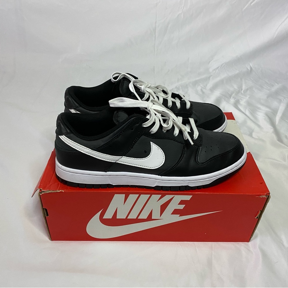 Black panda dunks